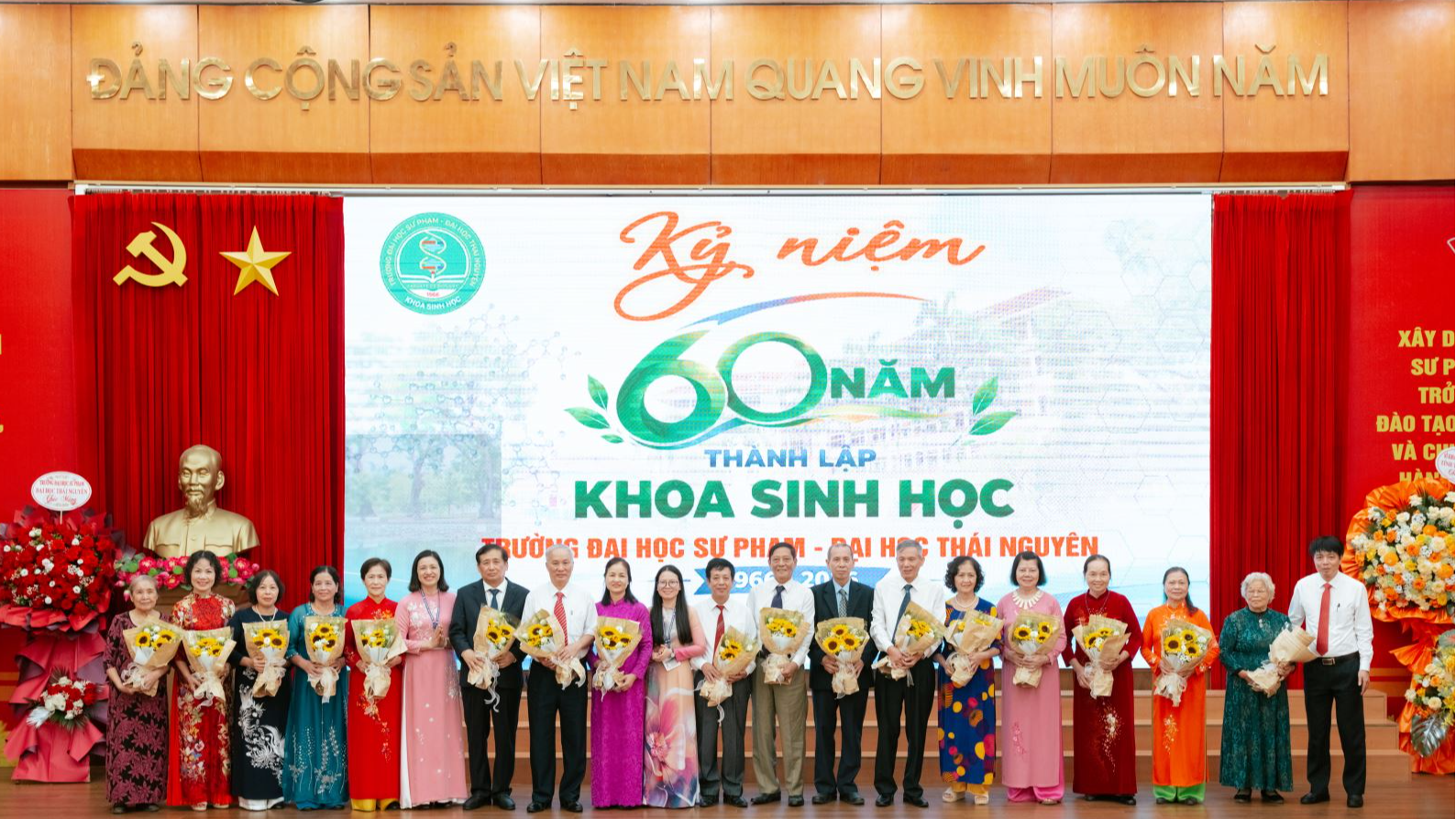 Gặp mặt Kỷ niệm 60 năm thành lập Khoa Sinh học hướng tới kỷ niệm 60 năm ngày truyền thống Trường Đại học Sư phạm - Đại học Thái Nguyên (31/10/1966-31/10/2026)